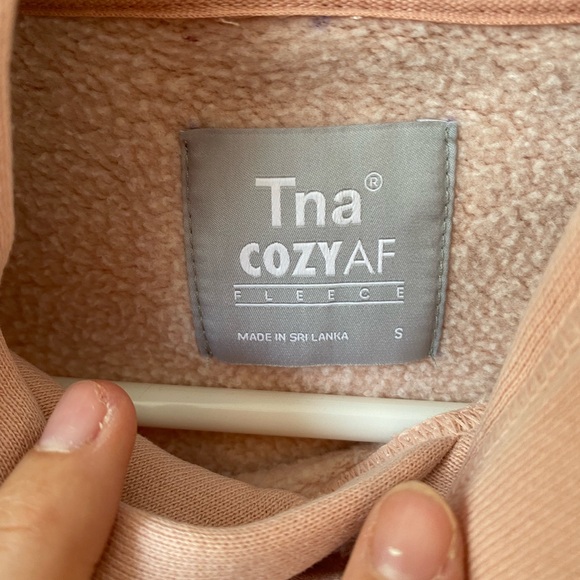 Aritizia TNA Fleece Hoodie new with tags - Picture 7 of 9